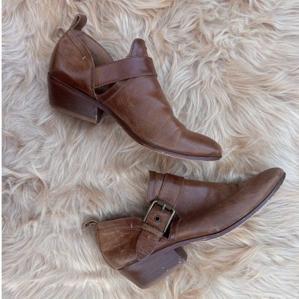Frye & Co Distressed Brown Leather Western Booties Cut-Out Buckle Size 7.5